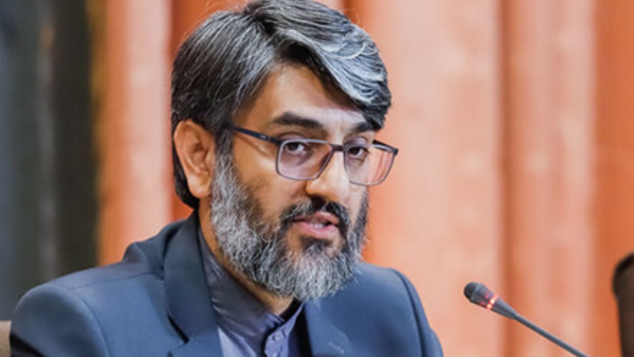 نباید با اقدام بی‌سابقه رییس سازمان زندان‌ها خصمانه برخورد کرد