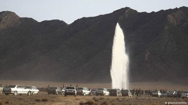 افراد ناشناس خط لوله آب اصفهان به یزد را شکستند