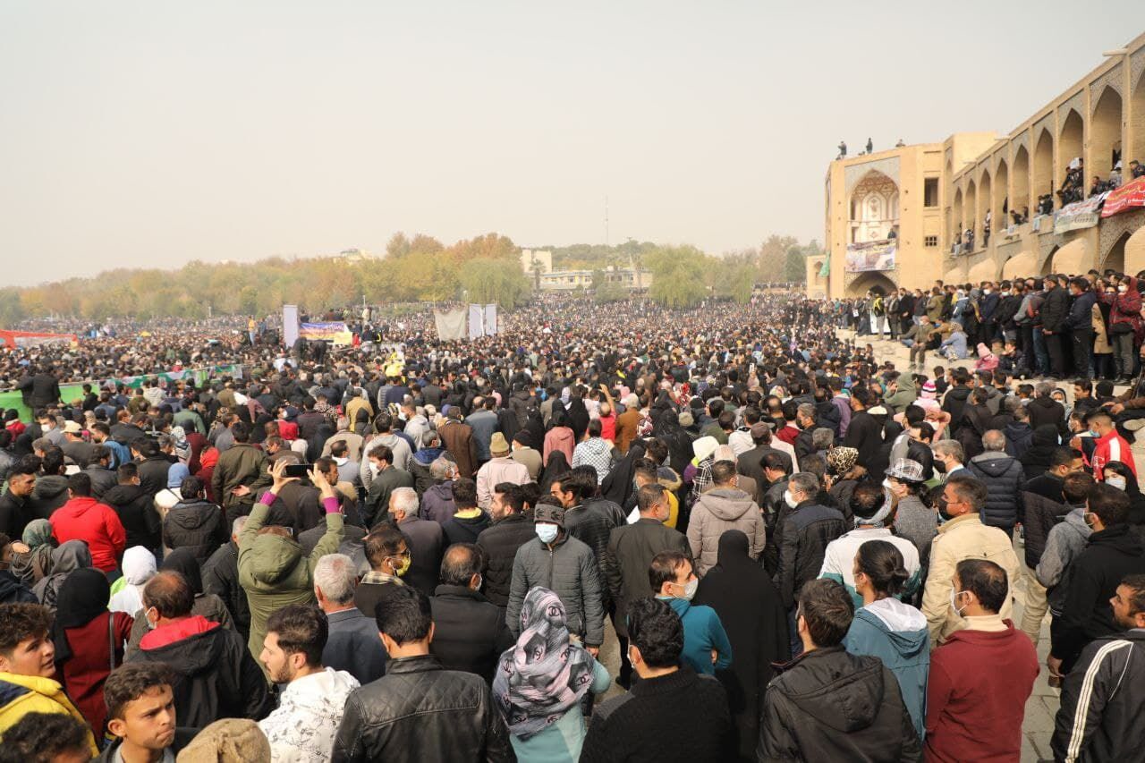 تجمع کشاورزان در بستر زاینده رود