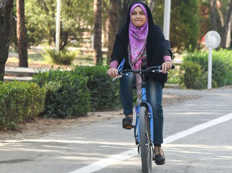 کنایه تاج زاده به برخورد دوگانه با فعالیت های زنان و واکنش تند یامین پور
