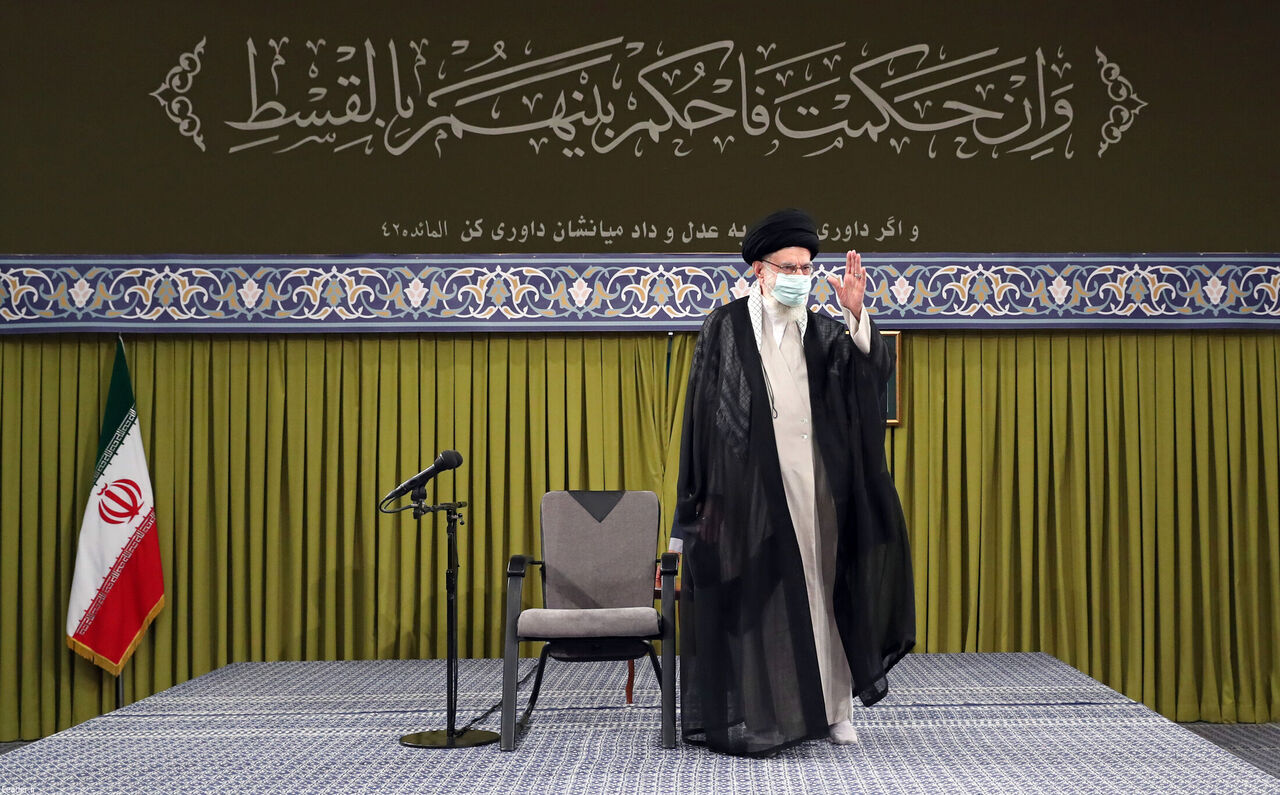 رهبر انقلاب: همه آزادی‌هایی که شرع اجازه می‌دهد باید برای مردم تامین شود