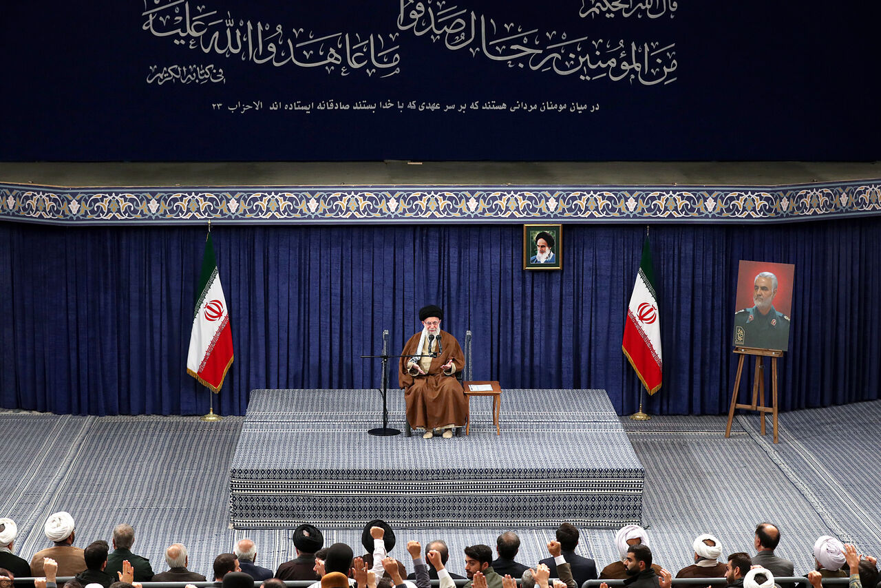 رهبر انقلاب: میدان انتخابات برای رقابت باز باشد