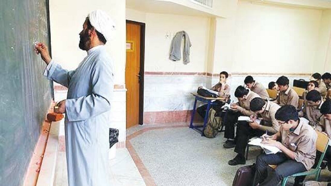 سخنگوی آموزش و پرورش: پس از آزمون معلمی متوجه شدیم ۳۵۰۰ پذیرفته شده روحانی هستند
