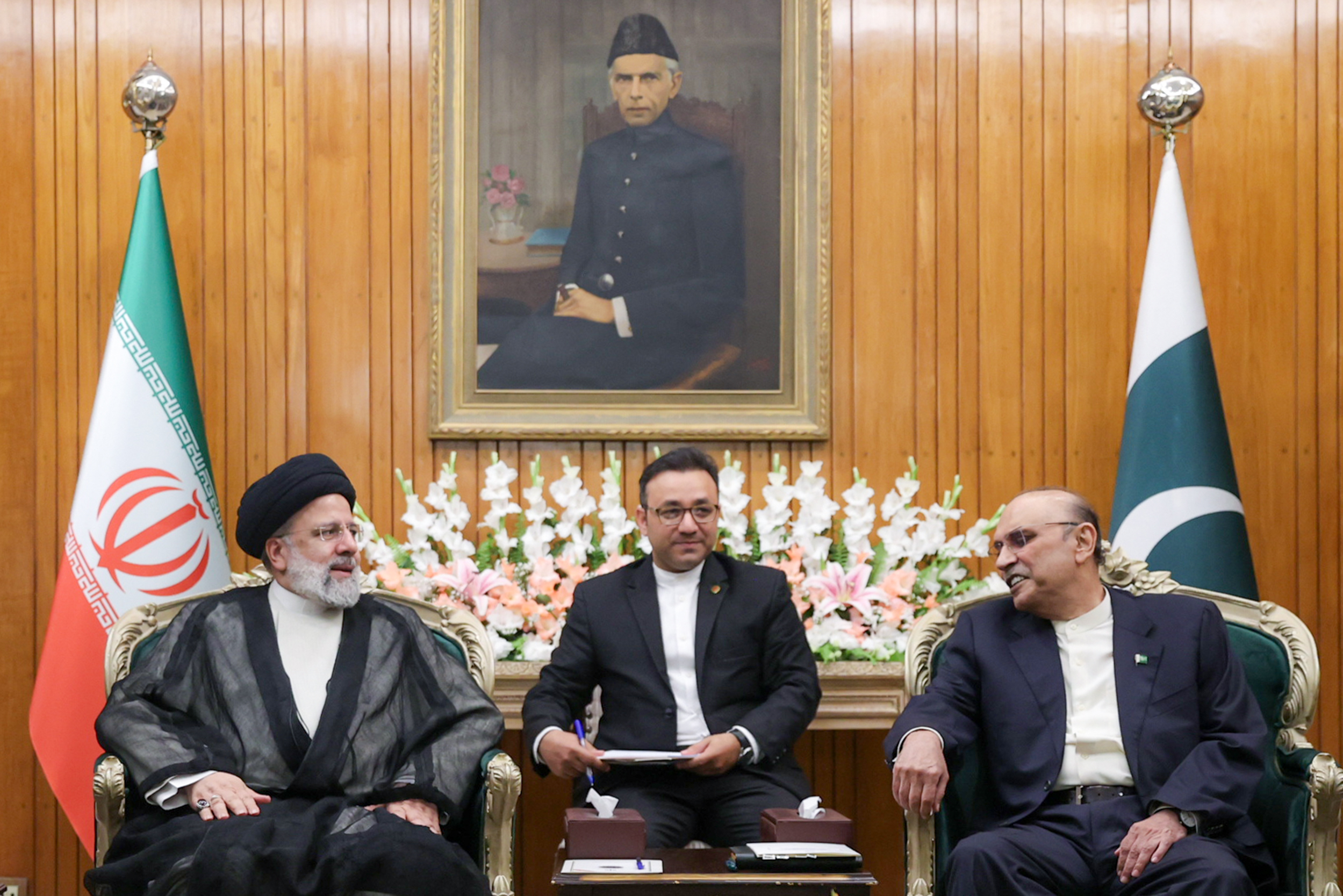 ایران و پاکستان ۸ سند همکاری امضا کردند